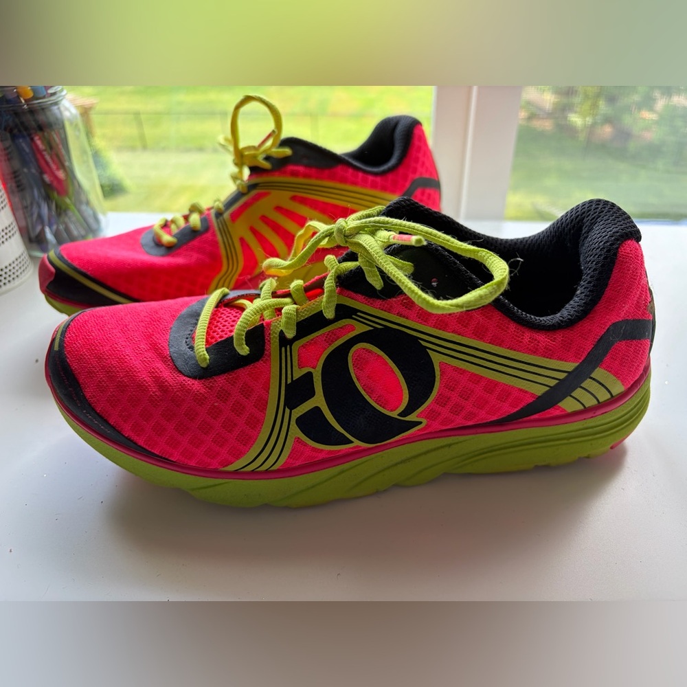 Pearl Izumi sneakers neon pink and yellow